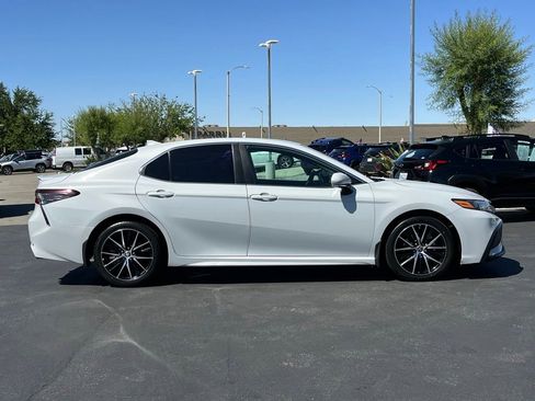 Used 2022 Toyota Camry SE FWD image 8