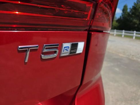Used 2019 Volvo XC60 T5 R-Design AWD/4WD image 12