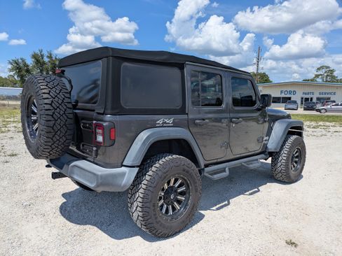 Used 2018 Jeep Wrangler Unlimited Sport S AWD/4WD image 4