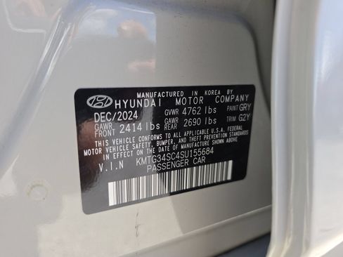 Used 2025 Genesis G70 2.5T RWD image 33