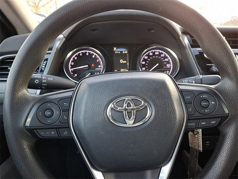 Used 2019 Toyota Camry LE image 22