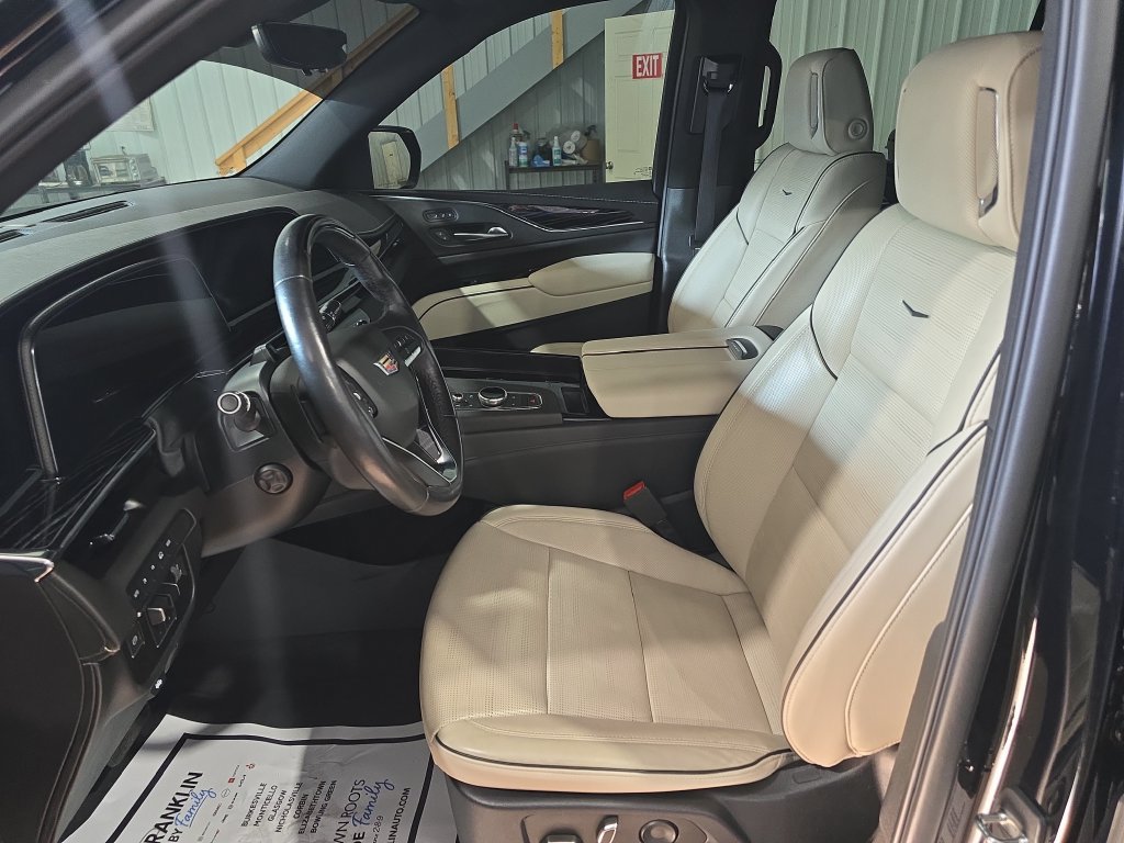 Used 2022 Cadillac Escalade ESV Sport AWD/4WD image 15