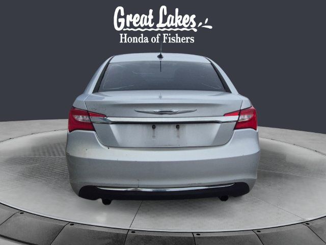 Used 2011 Chrysler 200 Limited FWD image 4