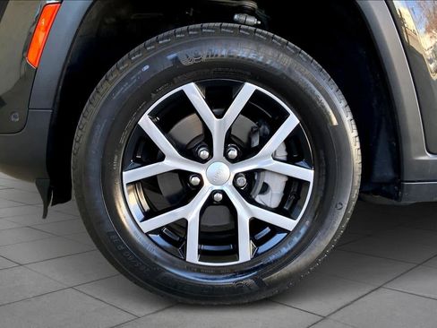 Used 2023 Jeep Grand Cherokee Limited w/ Luxury Tech Group II image 10