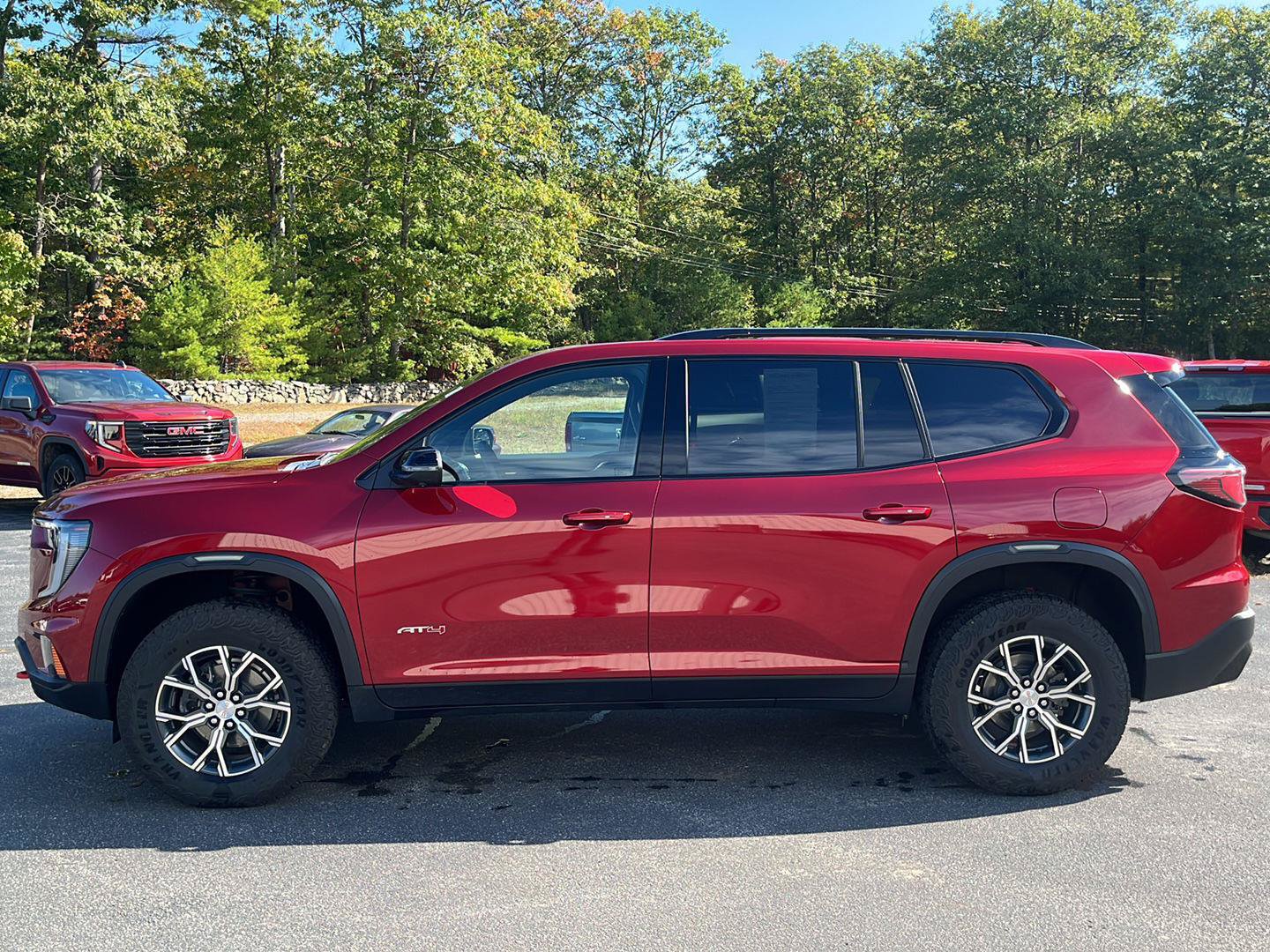 Used 2025 GMC Acadia AT4 AWD/4WD image 2