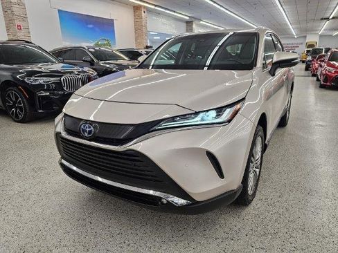 Used 2023 Toyota Venza XLE AWD/4WD image 1