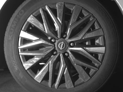 Used 2025 Nissan Altima 2.5 SV image 13