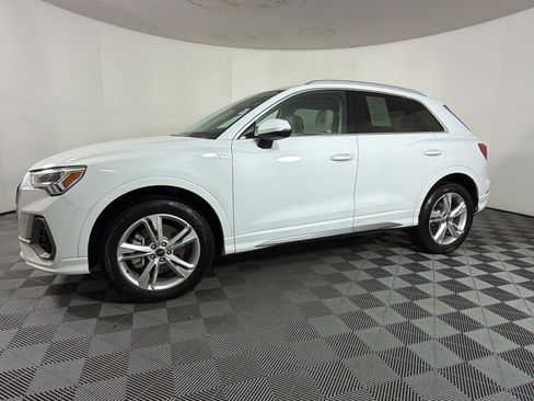 Used 2023 Audi Q3 2.0T Premium w/ Convenience Package AWD/4WD image 16