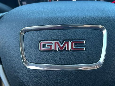 Used 2021 GMC Acadia SLE image 37