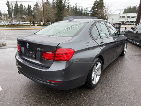 Used 2013 BMW 320i xDrive 320i xDrive AWD 4dr Sedan image 7
