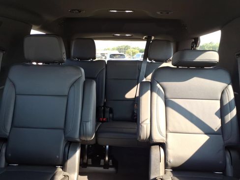 Used 2021 Chevrolet Tahoe Z71 w/ Z71 Off-Road Package AWD/4WD image 19