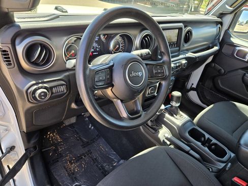 Used 2022 Jeep Gladiator Sport image 12
