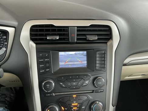 Used 2015 Ford Fusion SE image 10