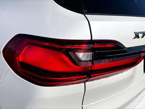 Used 2022 BMW X7 M50i w/ Luxury Seating Package image 28