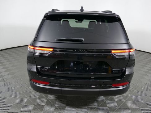 Used 2024 Jeep Grand Cherokee Limited w/ Black Appearance Package image 28