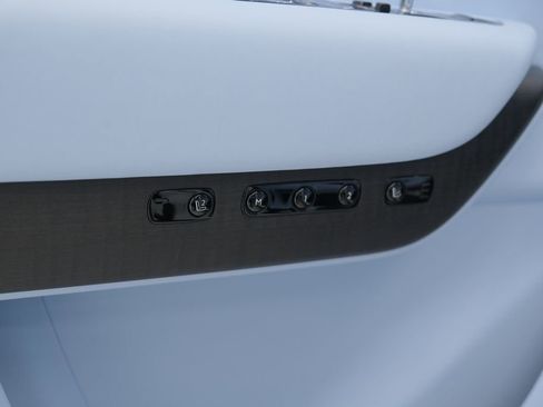 Used 2026 Rolls-Royce Cullinan image 64