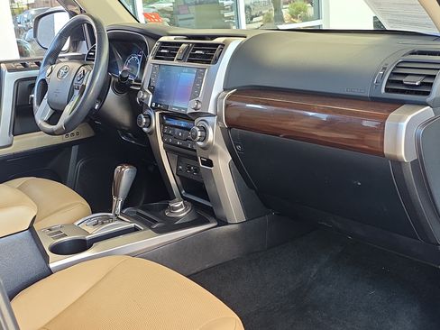 Used 2020 Toyota 4Runner Limited AWD/4WD image 37