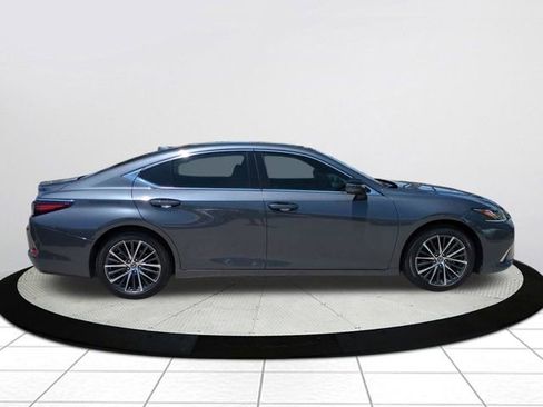 Used 2025 Lexus ES 350 w/ Premium Package FWD image 2