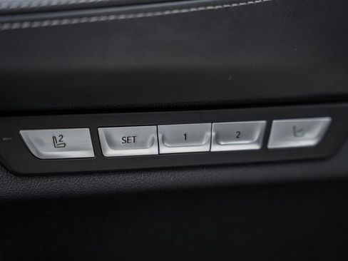 Used 2018 BMW 750i xDrive image 40