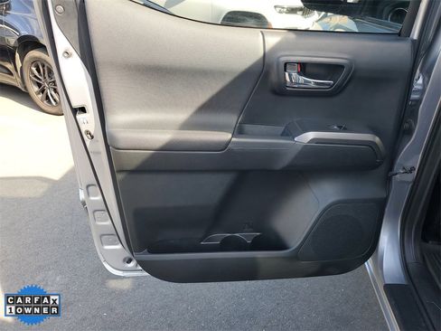 Used 2017 Toyota Tacoma 4x4 Double Cab image 13