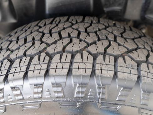 Used 2025 RAM 1500 Laramie w/ Sport Appearance Package image 32