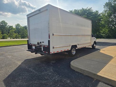 Used 2022 Ford E-350 and Econoline 350 Super Duty RWD image 6
