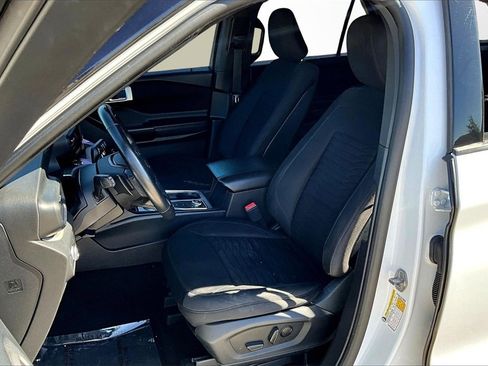 Used 2020 Ford Explorer XLT image 21