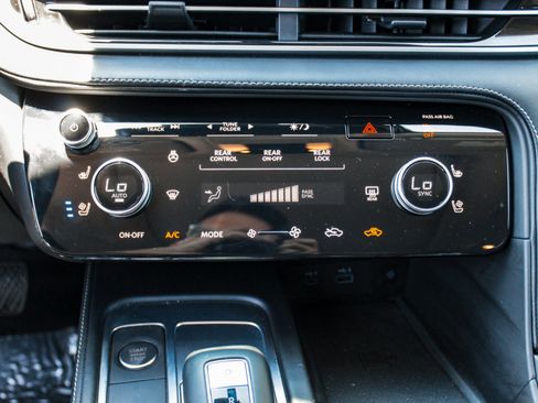Used 2025 INFINITI QX60 Luxe AWD/4WD image 18