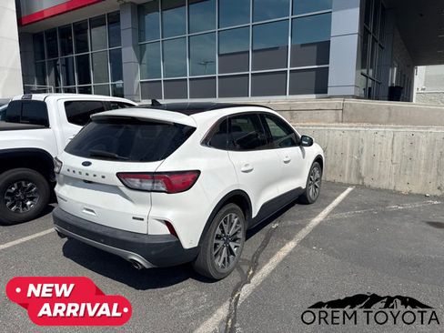 Used 2020 Ford Escape Titanium w/ Titanium Premium Package 2.0 AWD/4WD image 14