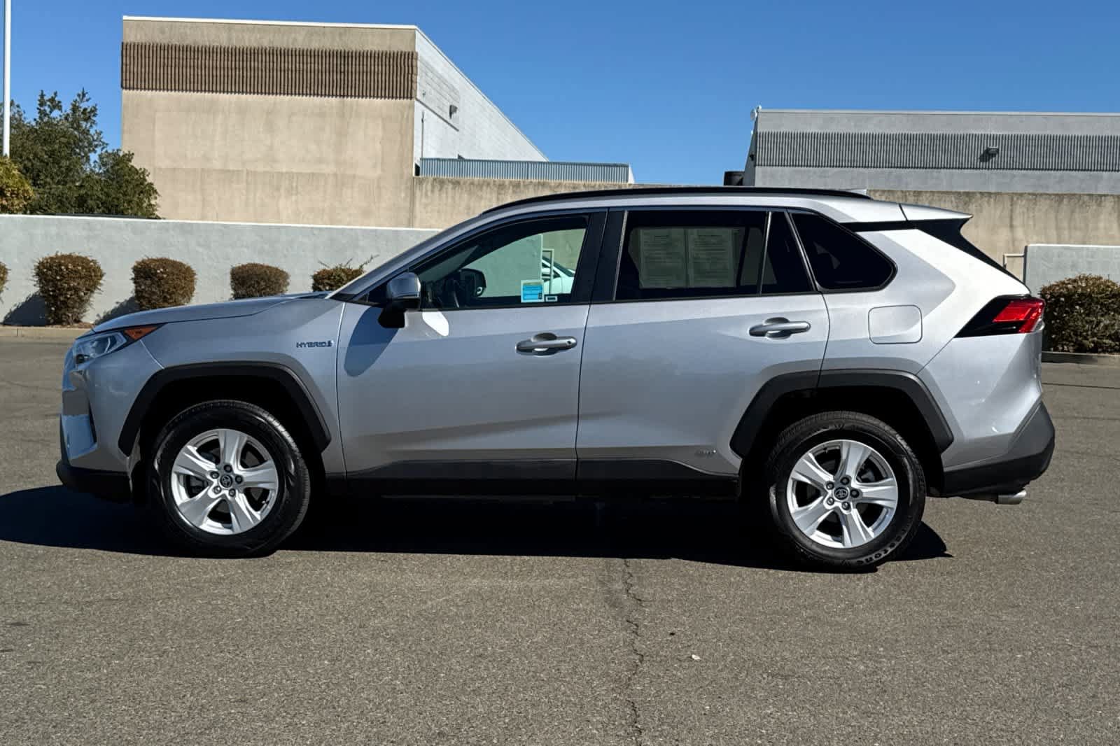 Used 2021 Toyota RAV4 XLE AWD/4WD image 9