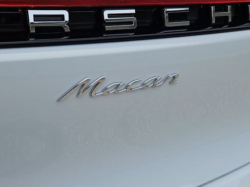 Certified 2026 Porsche Macan AWD/4WD image 10