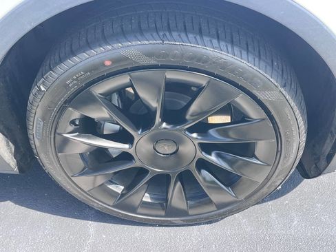 Used 2021 Tesla Model Y Long Range image 19