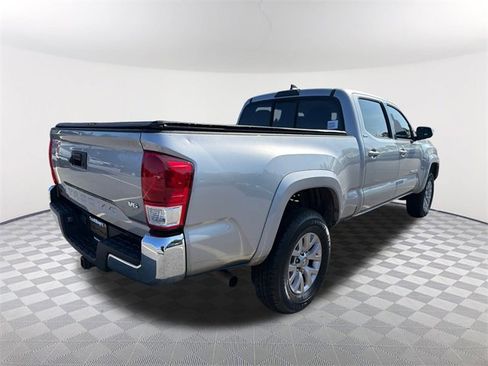 Used 2016 Toyota Tacoma SR5 w/ SR5 Appearance Package (SN) image 5
