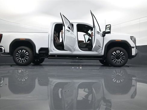Used 2025 GMC Sierra 2500 Denali Ultimate image 33