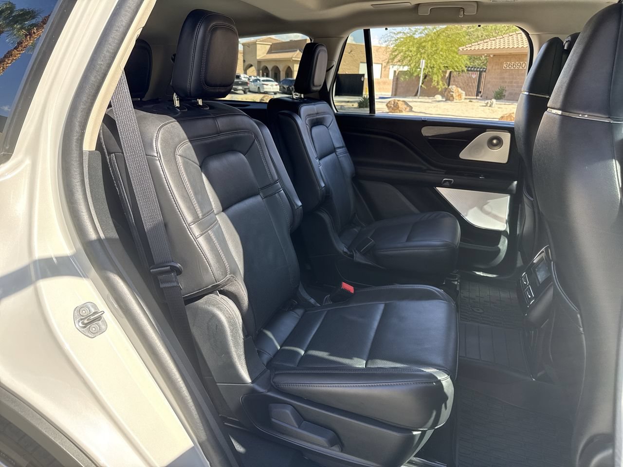 Used 2024 Lincoln Aviator Reserve w/ Equipment Group 201A RWD image 18