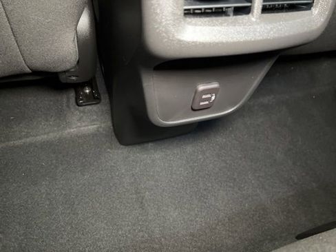 Used 2023 Chevrolet Equinox LS image 48