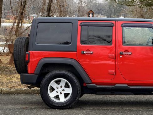 Used 2011 Jeep Wrangler Unlimited Sport w/ Dual Top Group image 33