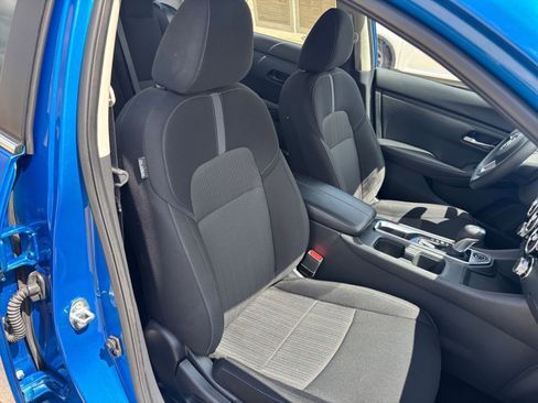 Used 2025 Nissan Sentra SV FWD image 34