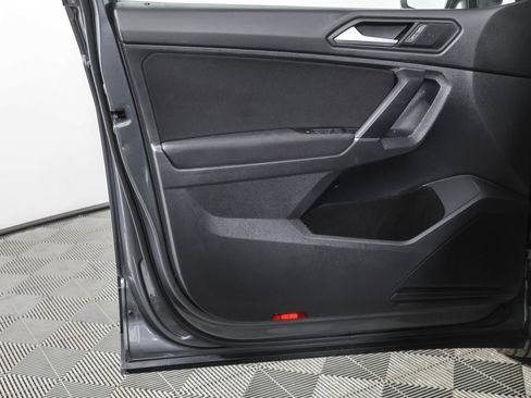 Used 2020 Volkswagen Tiguan S image 31