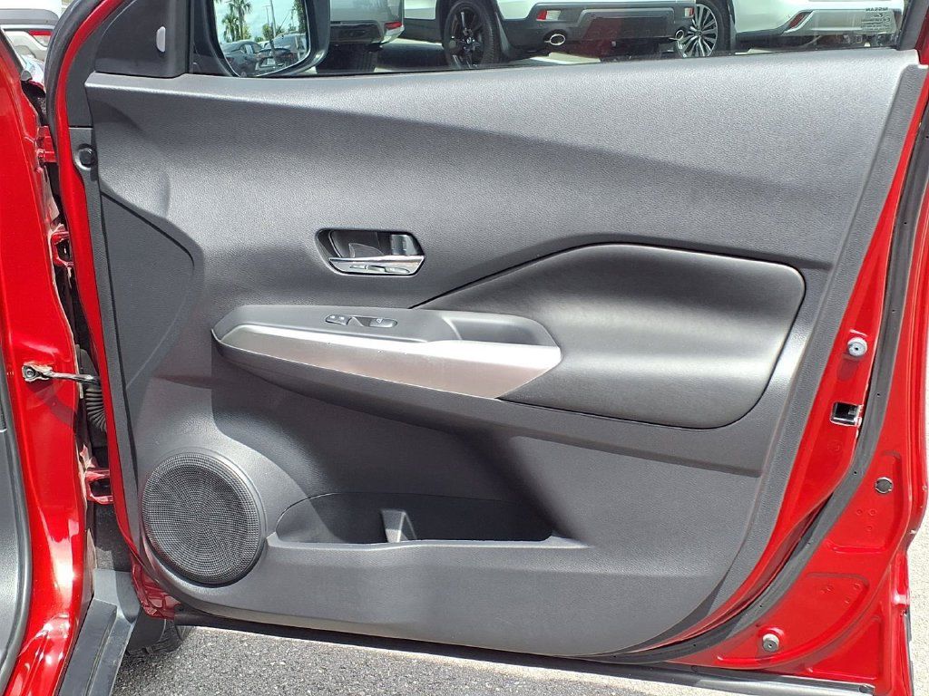 Used 2020 Nissan Kicks SR w/ SR Premium Package FWD image 14