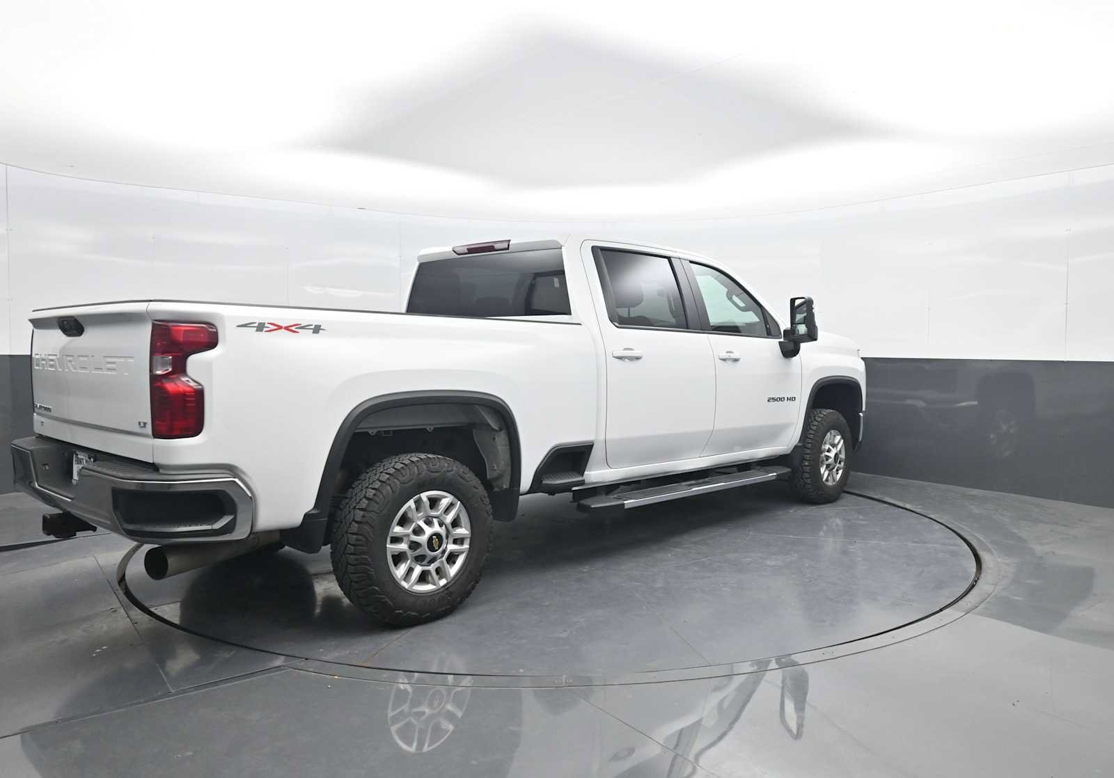 Used 2025 Chevrolet Silverado 2500 LT w/ Convenience Package AWD/4WD image 8