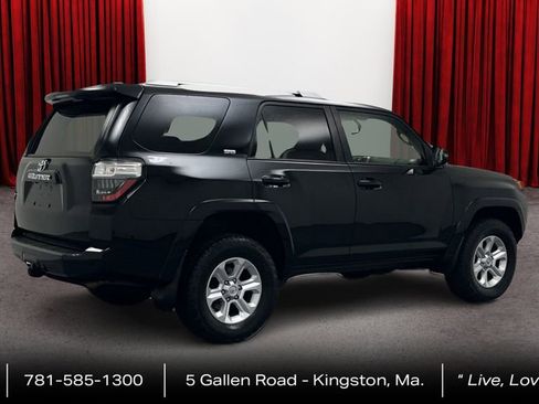 Used 2017 Toyota 4Runner SR5 Premium AWD/4WD image 5