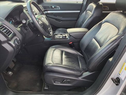 Used 2016 Ford Explorer XLT w/ Equipment Group 202A image 16