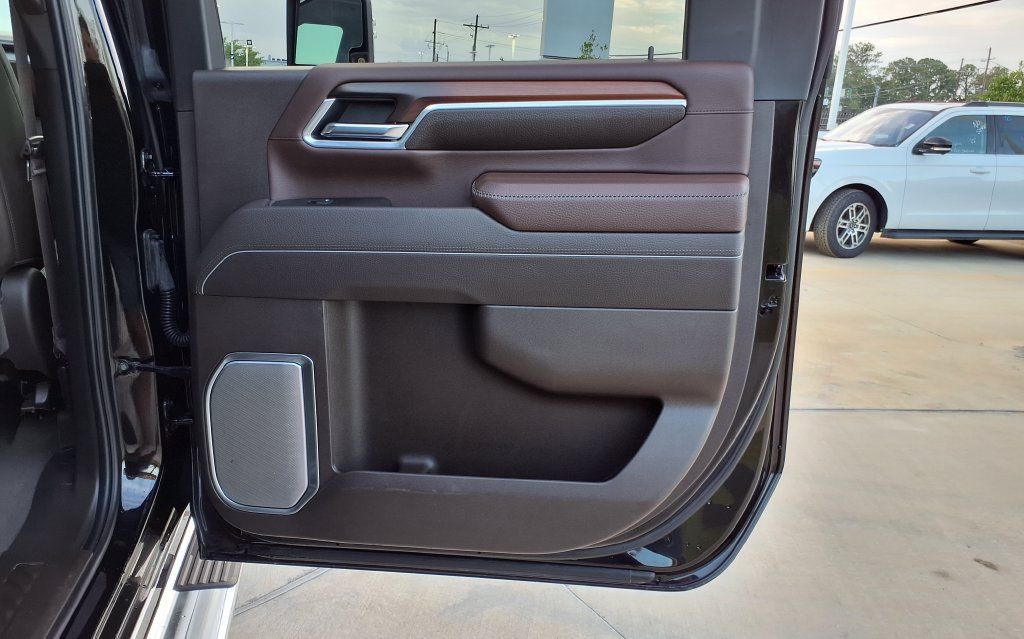 Used 2025 GMC Sierra 2500 Denali w/ Denali Reserve Package AWD/4WD image 14