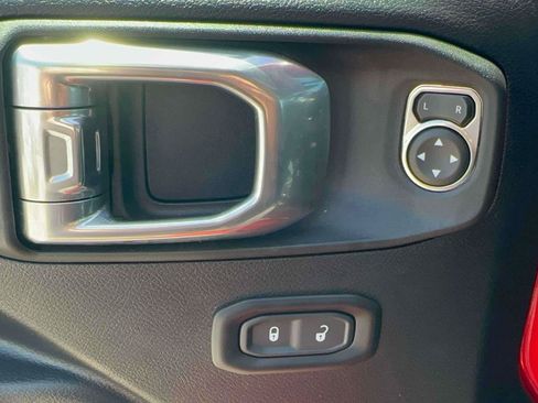 Used 2024 Jeep Wrangler Unlimited w/ Convenience Group AWD/4WD image 14