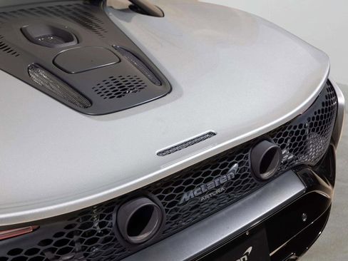 Used 2023 McLaren Artura image 29