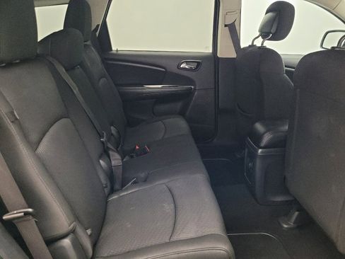 Used 2019 Dodge Journey SE image 19