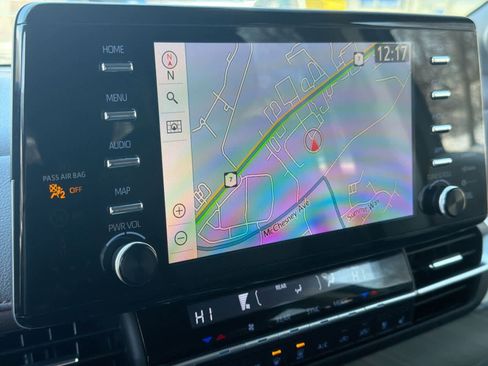 Used 2022 Toyota Sienna Platinum image 31