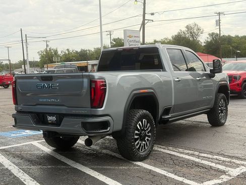 Used 2025 GMC Sierra 2500 Denali Ultimate AWD/4WD image 7
