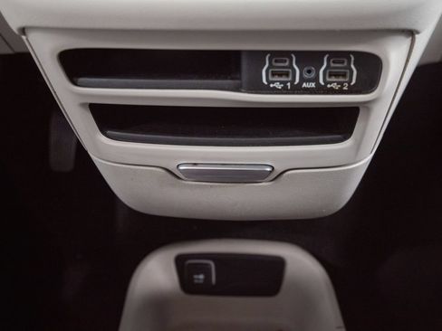 Used 2024 Chrysler Pacifica Touring-L FWD image 29